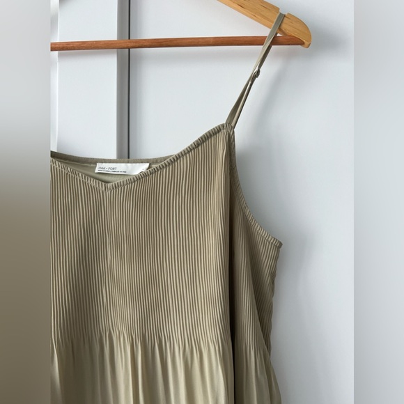 OAK + FORT | Pleated dress - Picture 2 of 5